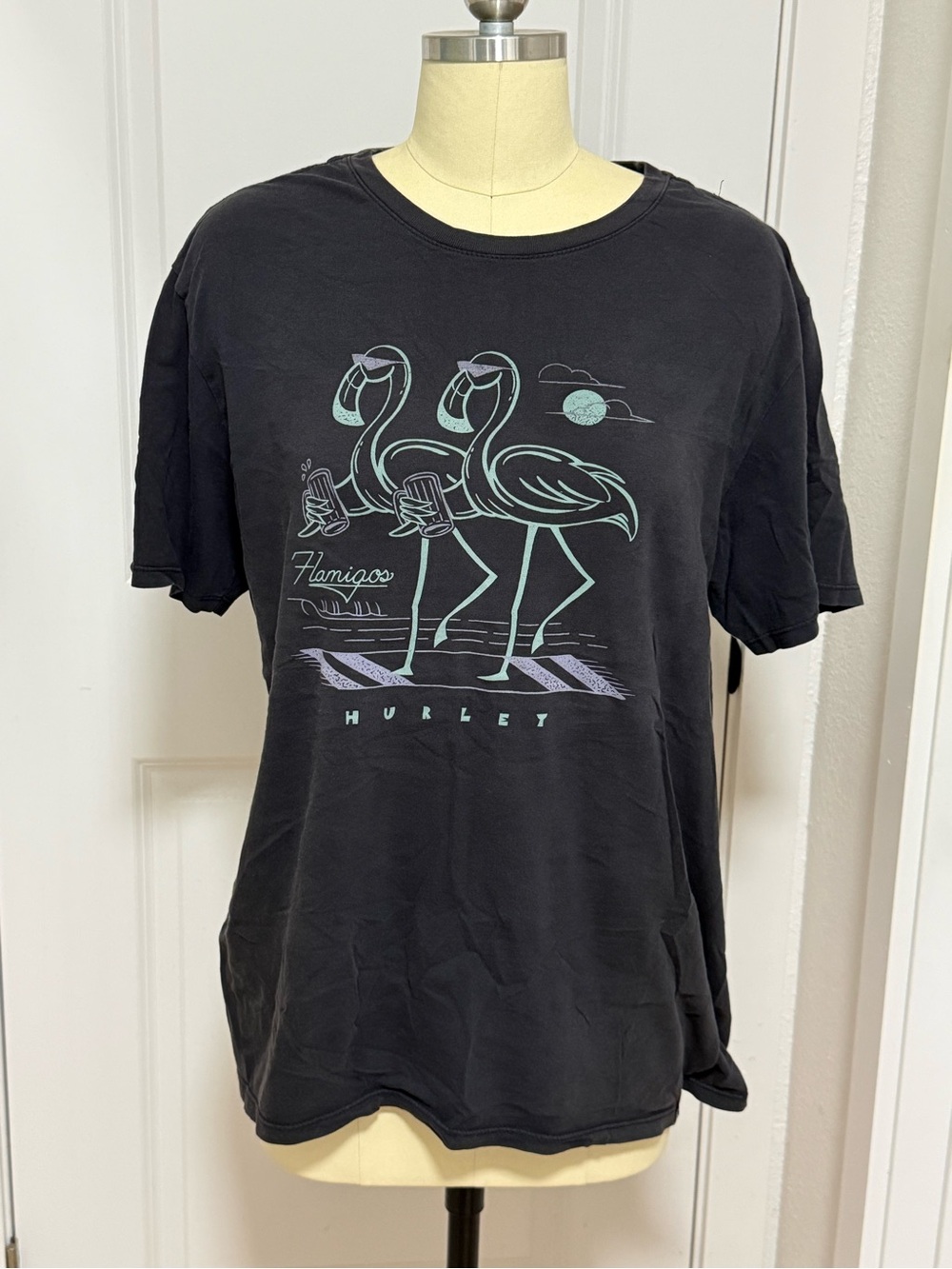Large Hurley Flamingo Shirt - Excellent Condition - Picture 1 of 6